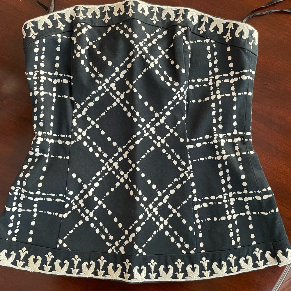 White House Black Market Top size 6